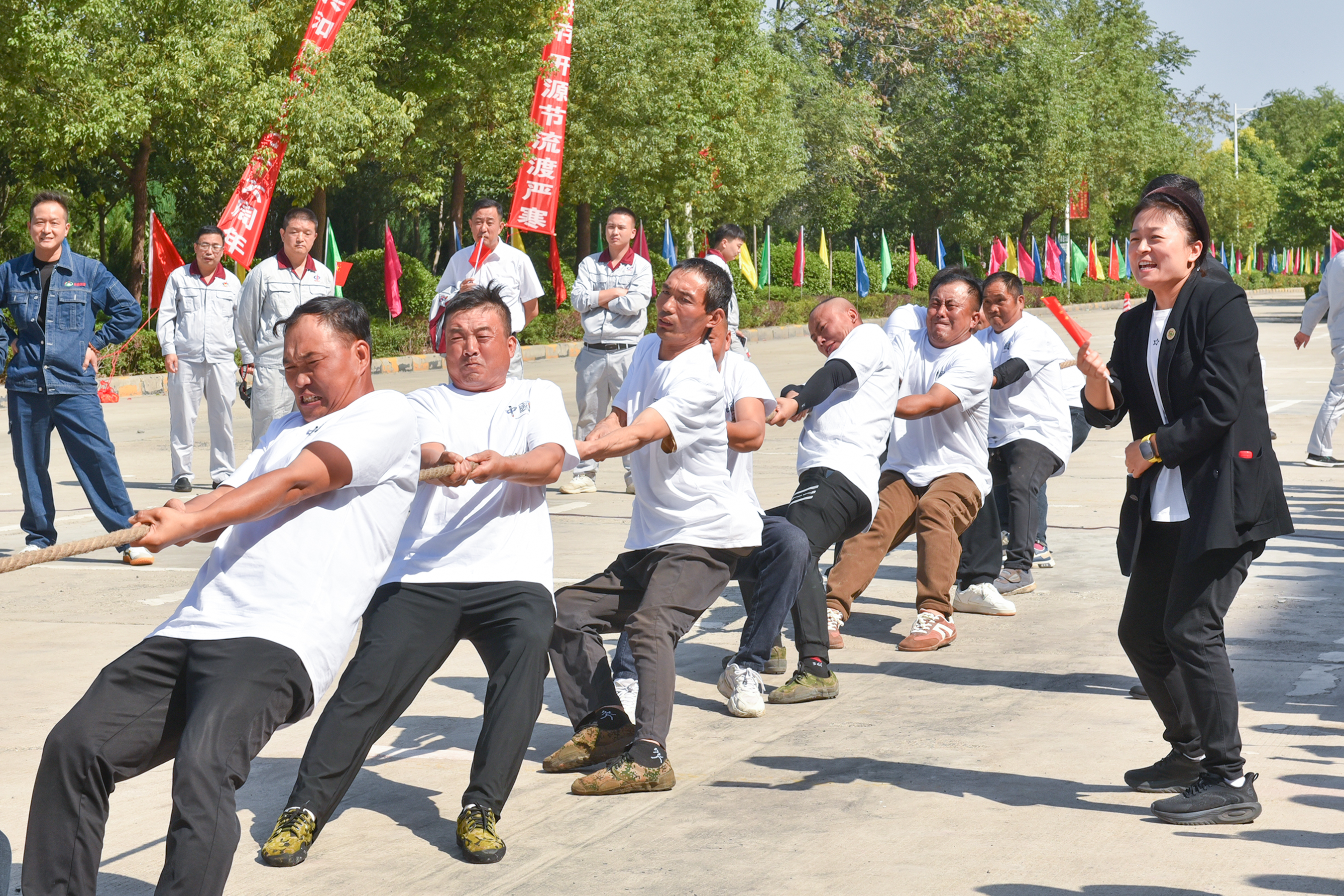 必赢242net官网地产男子.JPG 必赢242net官网地产男子.JPG